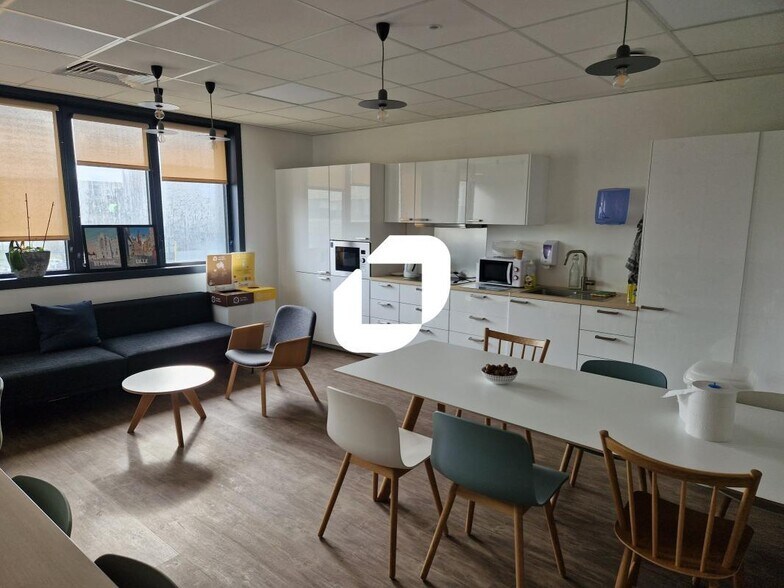 Office in Arras for lease - Interior Photo - Image 1 of 8