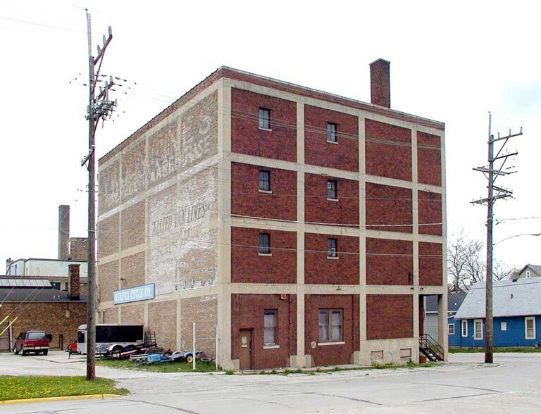 110 Cross St, Aurora, IL for sale - Primary Photo - Image 1 of 1