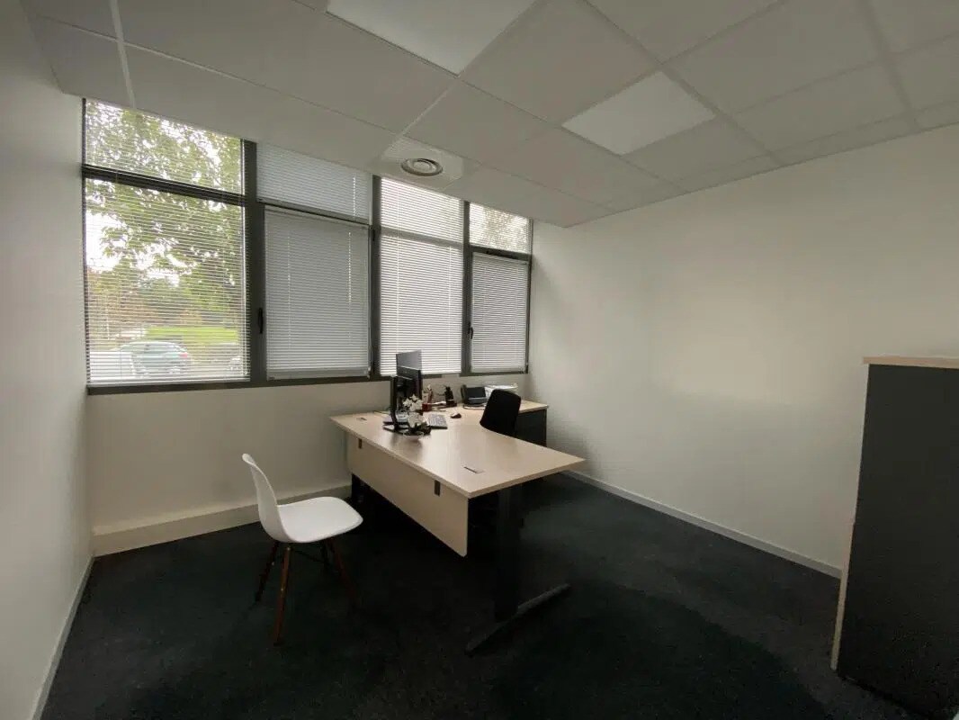 Office in Saint-Grégoire for lease Interior Photo- Image 1 of 7