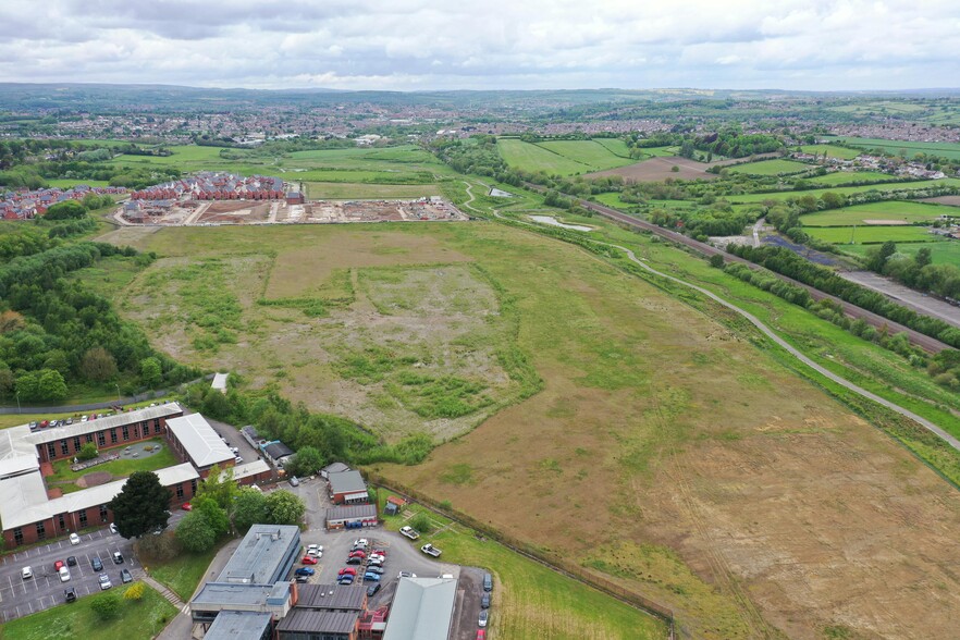 The Avenue, Wingerworth for sale - Building Photo - Image 3 of 12