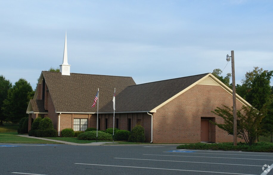 13601 Idlewild Rd, Matthews, NC 28105