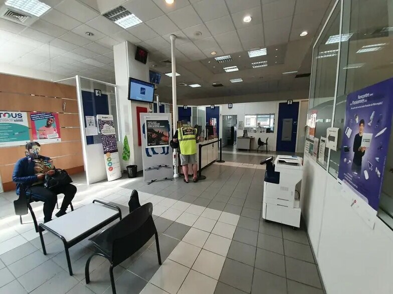 Retail in Menton for sale - Interior Photo - Image 2 of 4