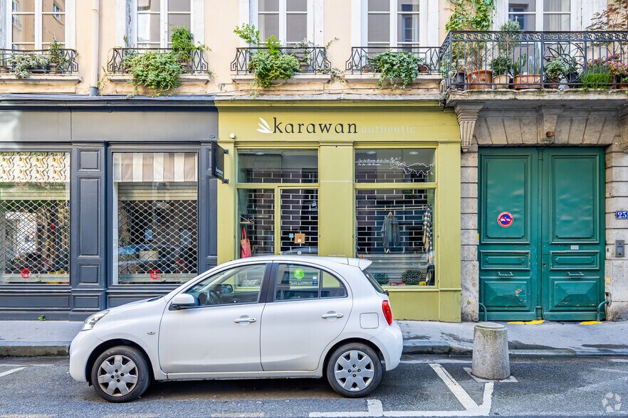 Retail in Lyon for lease - Building Photo - Image 2 of 5