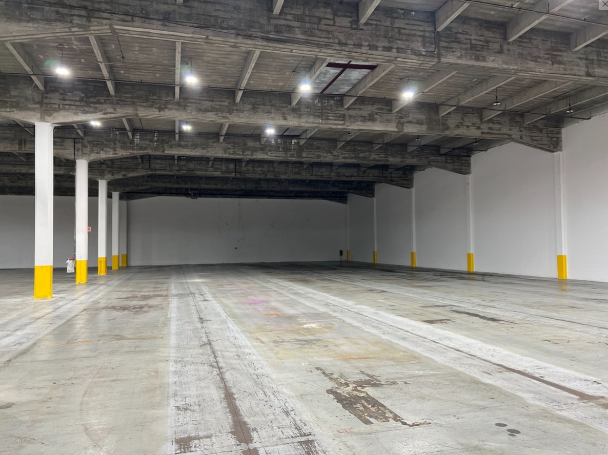 2555 Ave Dollard, Montréal, QC for lease Interior Photo- Image 1 of 5