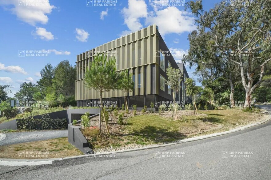 Office in Valbonne for lease - Building Photo - Image 2 of 19