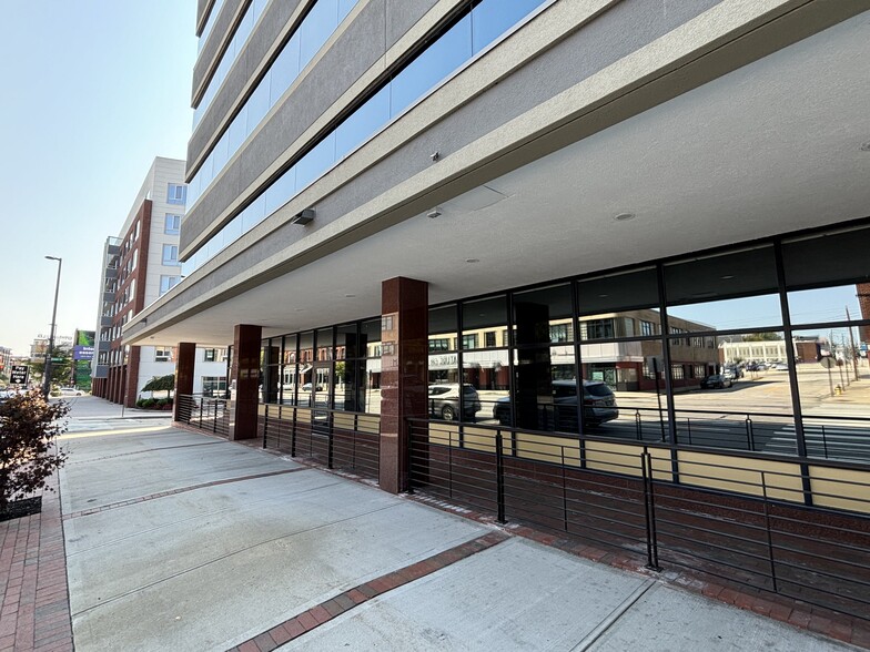 1230 Elm St, Manchester, NH for lease - Building Photo - Image 3 of 8