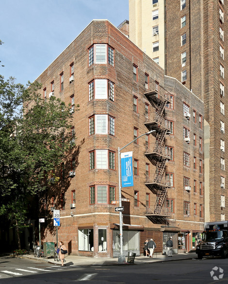 119 Greenwich Ave, New York, NY for lease - Primary Photo - Image 1 of 8