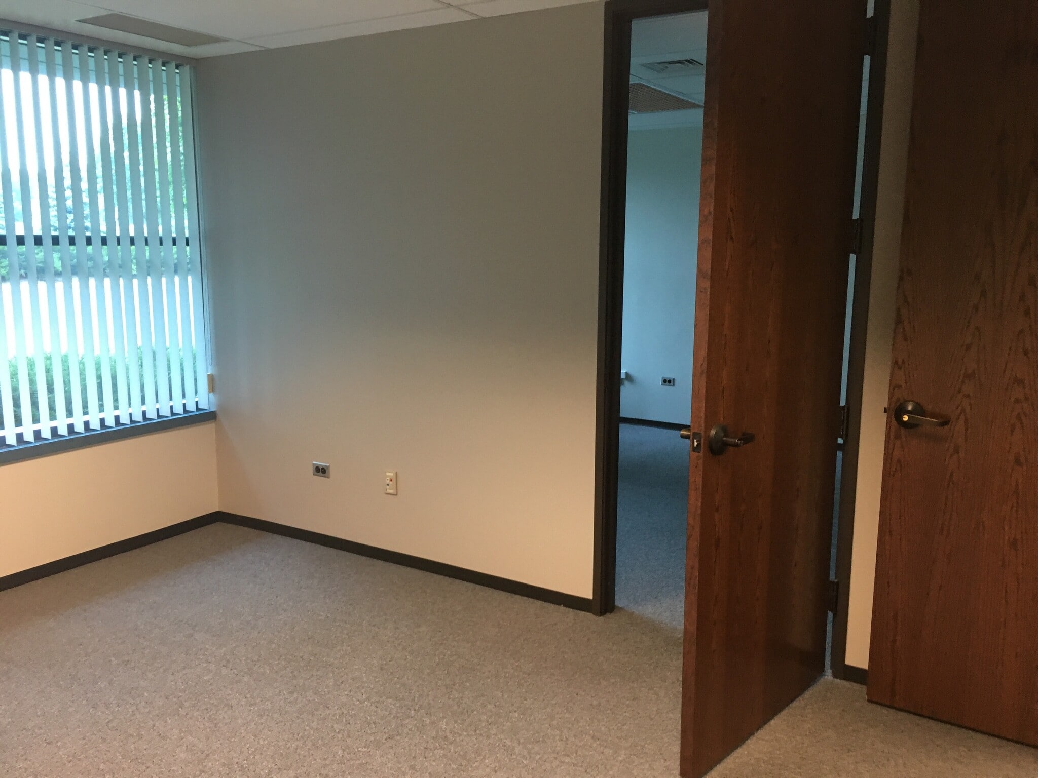 27475 Ferry Rd, Warrenville, IL for lease Interior Photo- Image 1 of 3