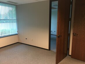 27475 Ferry Rd, Warrenville, IL for lease Interior Photo- Image 1 of 3