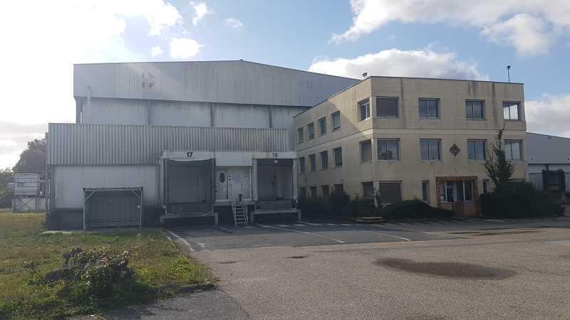 Office in Langon for lease - Building Photo - Image 2 of 13