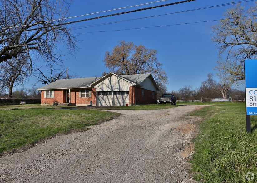 117 N Broadway, Joshua, TX for sale - Primary Photo - Image 1 of 1