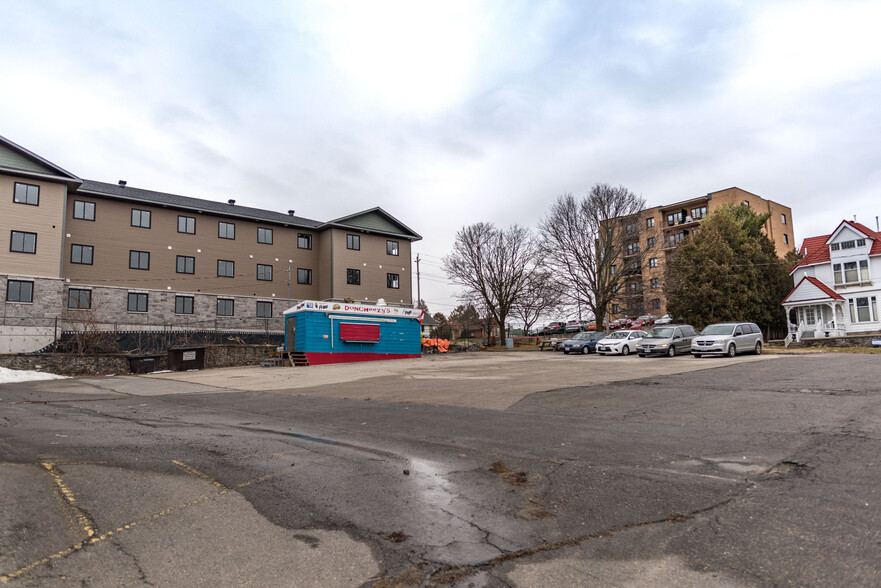 260 King St W, Brockville, ON for lease - Building Photo - Image 3 of 9