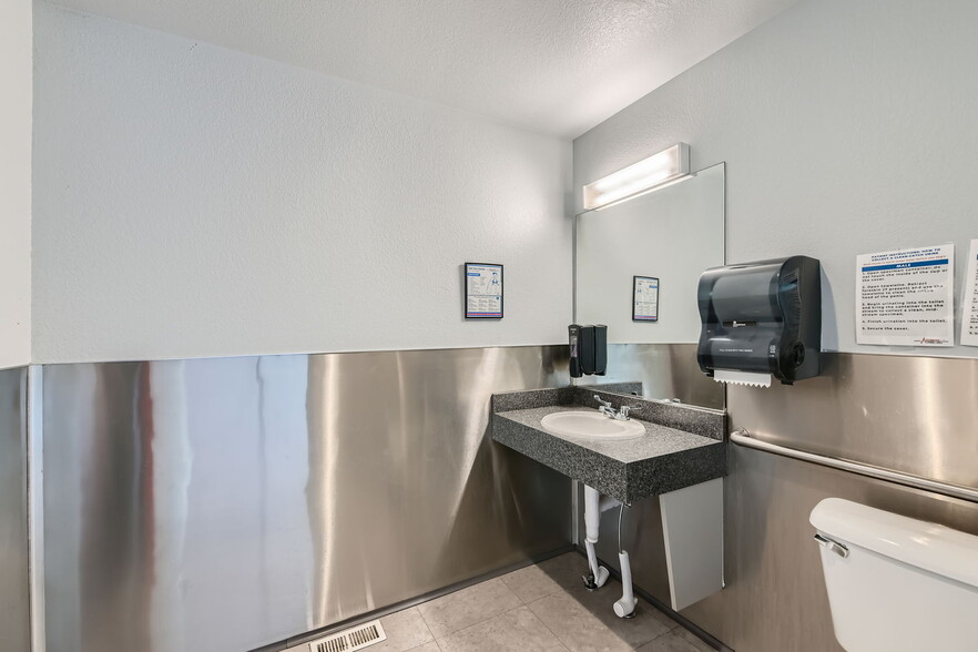 112 S Denver Ave, Fort Lupton, CO for lease - Building Photo - Image 2 of 28