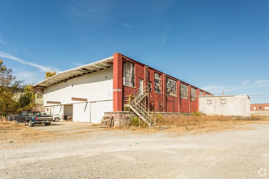 130 Enterprise Ln, McMinnville, TN for lease - Building Photo - Image 2 of 4