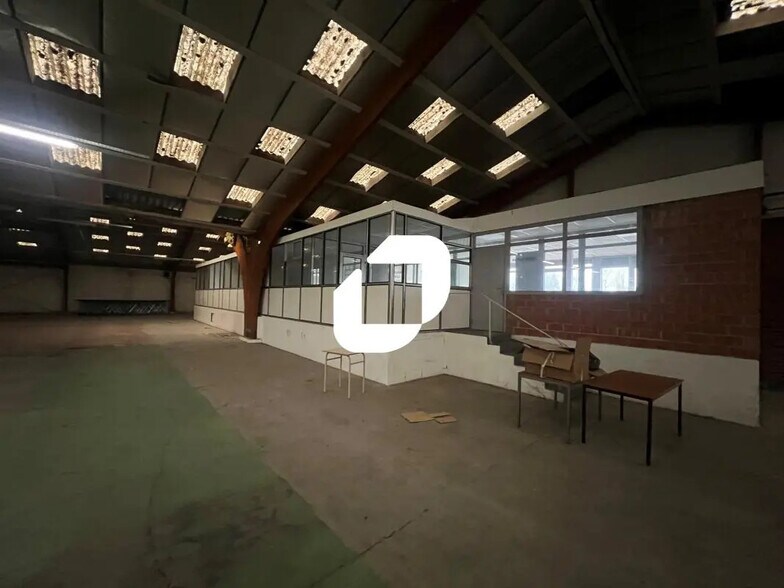 Flex in Saint-Laurent-Blangy for lease - Building Photo - Image 2 of 10