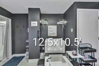 1213 Hartford Tpke, Vernon, CT for lease Interior Photo- Image 1 of 1