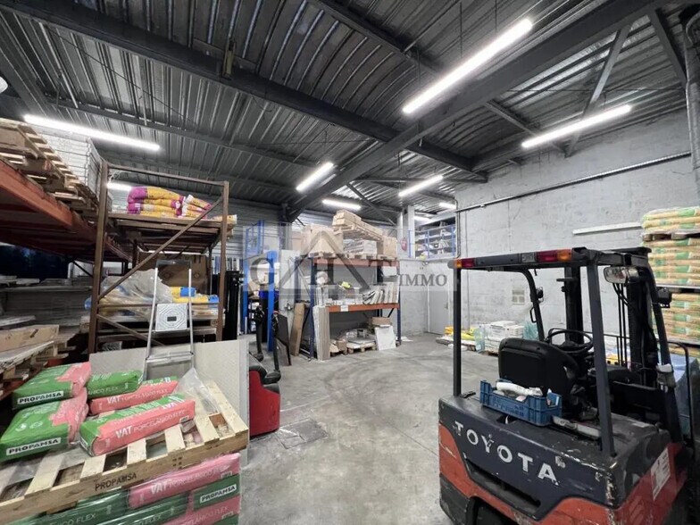 Flex in Le Thillay for lease - Interior Photo - Image 1 of 2