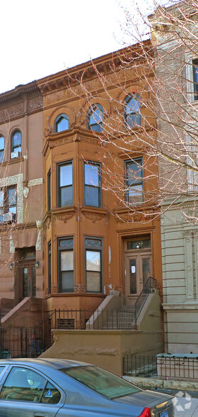 672 Saint Marks Ave, Brooklyn, NY for sale - Primary Photo - Image 1 of 1