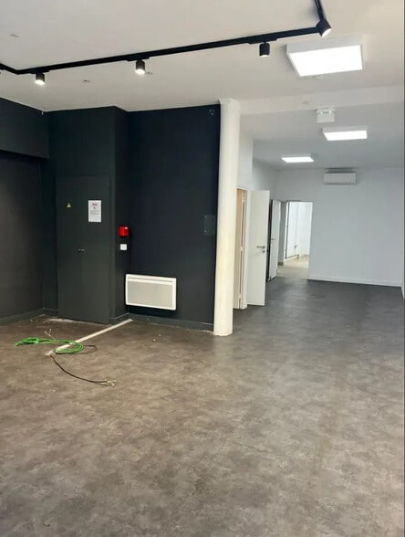 66 Rue Guy Môquet, Paris for lease - Interior Photo - Image 2 of 6