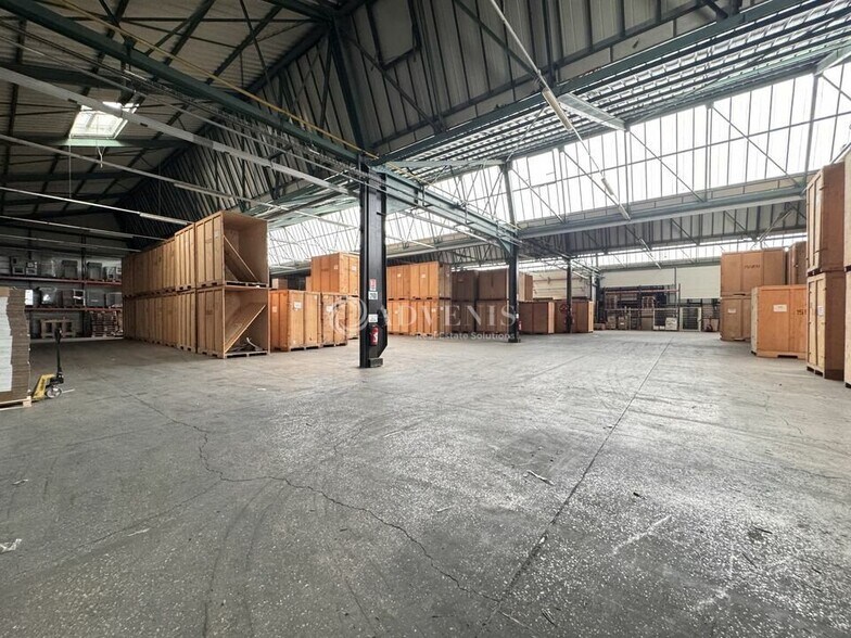 Flex in Meaux for lease - Interior Photo - Image 1 of 9