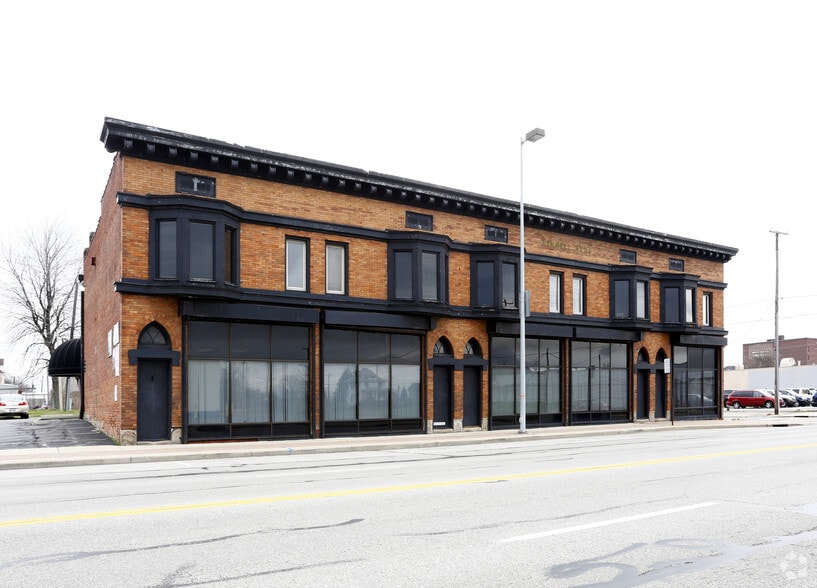 1900 Monroe St, Toledo, OH for sale - Primary Photo - Image 1 of 1