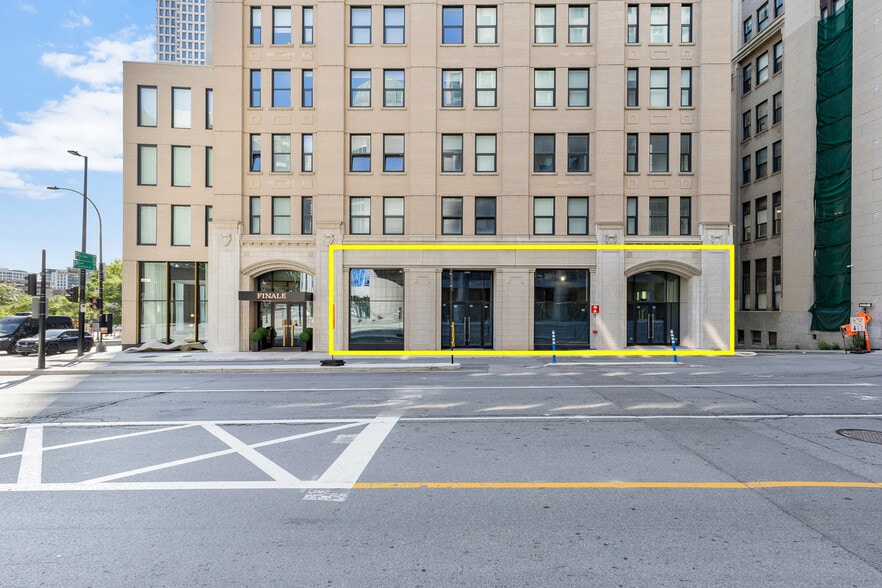 950 Rue Saint-Antoine O, Montréal, QC for lease - Building Photo - Image 1 of 11