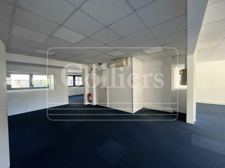 Office in Marseille for lease - Interior Photo - Image 3 of 9