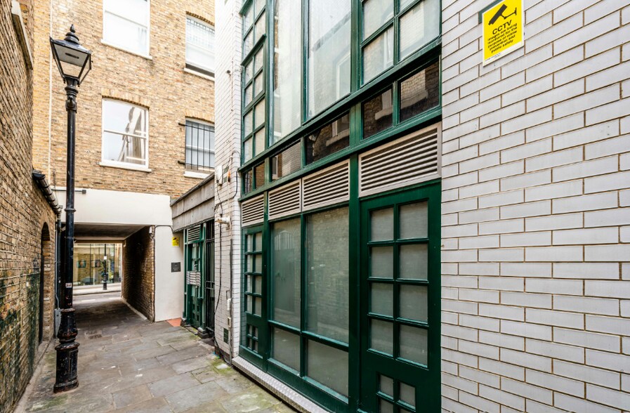 1 Parliament Ct, London for sale - Primary Photo - Image 1 of 1