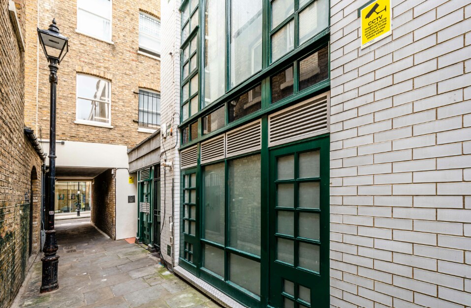 1 Parliament Ct, London for sale Primary Photo- Image 1 of 1