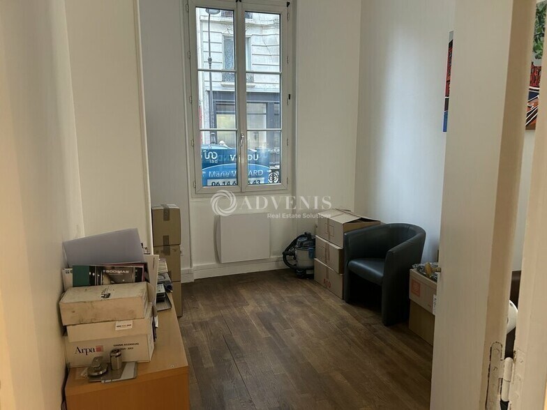 44 Rue Poussin, Paris for lease - Interior Photo - Image 2 of 4