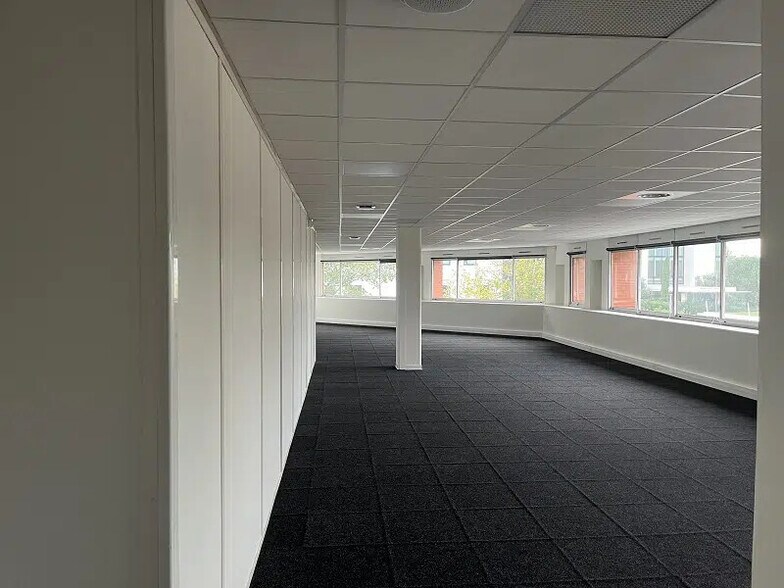 Office in Labège for lease - Interior Photo - Image 1 of 9