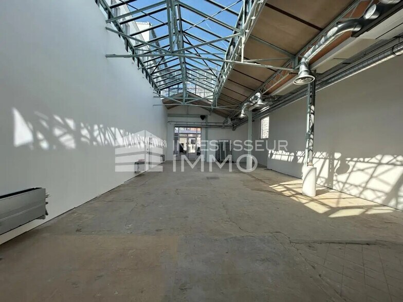 Office in Malakoff for lease - Interior Photo - Image 2 of 8