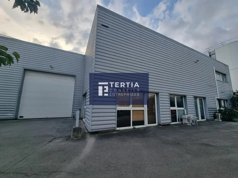 Office in Mauguio for lease - Building Photo - Image 2 of 7