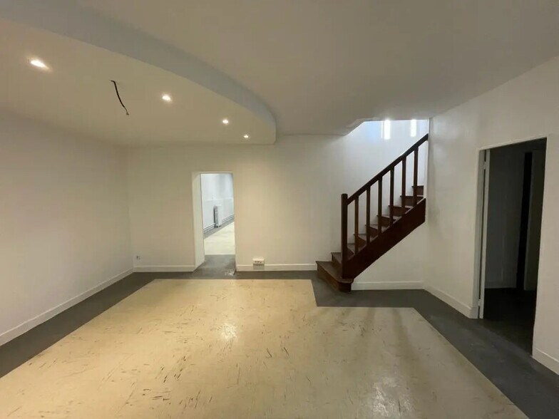 Flex in Malakoff for lease - Interior Photo - Image 3 of 7