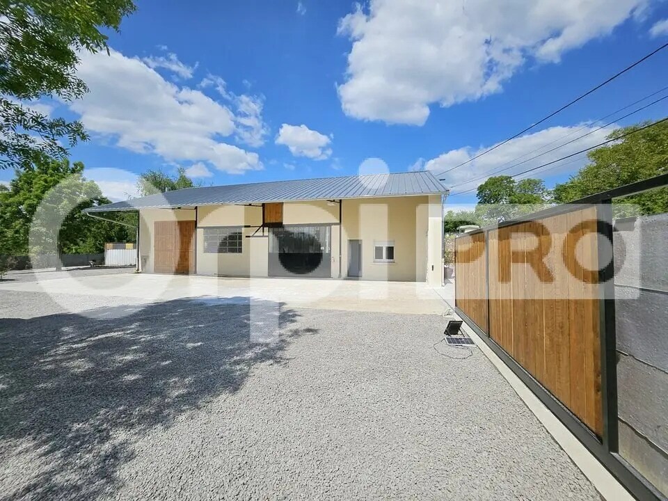 Flex in Fismes for lease Building Photo- Image 1 of 12