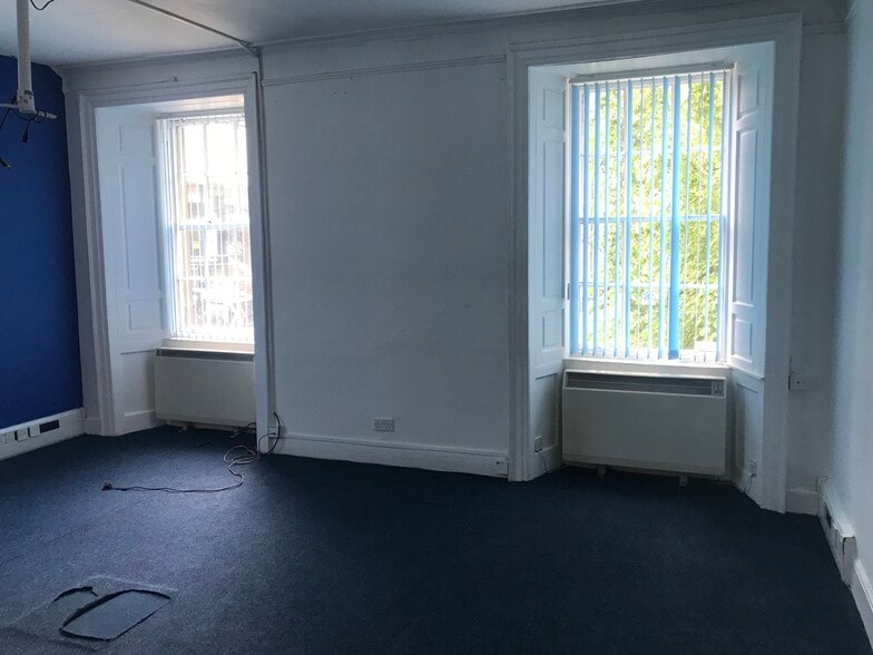 8 South Tay St, Dundee for lease - Building Photo - Image 3 of 4