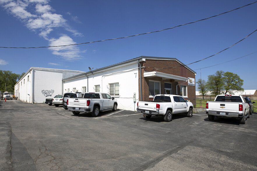 2808 E 85th St, Kansas City, MO for sale - Primary Photo - Image 1 of 1