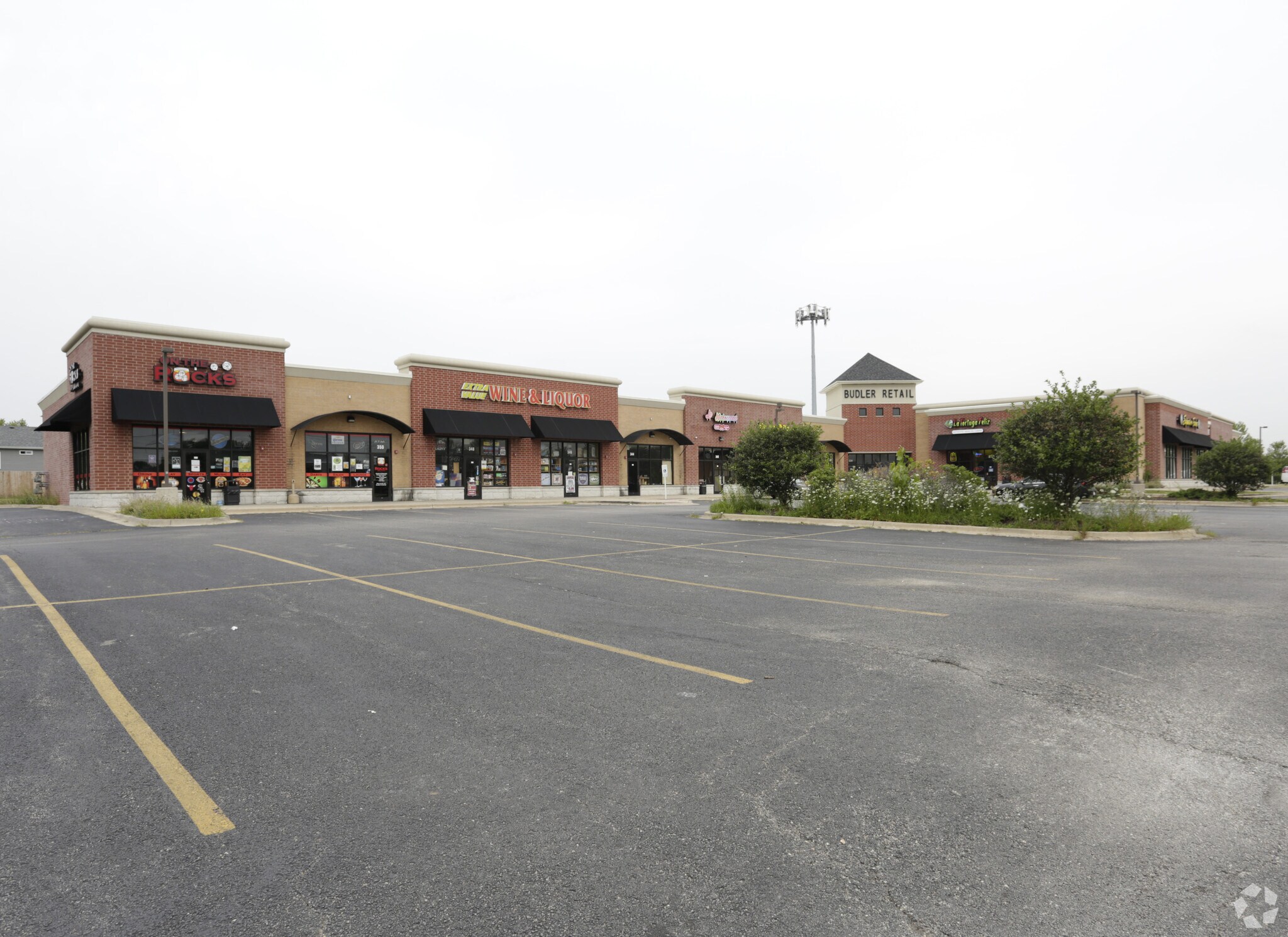 320-352 S Budler Rd, Romeoville, IL for lease Primary Photo- Image 1 of 6