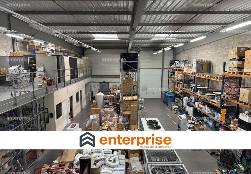 Flex in Amiens for lease - Interior Photo - Image 1 of 3