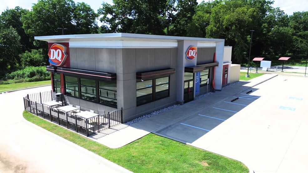 901 E Main St, Tishomingo, OK for lease - Primary Photo - Image 1 of 4