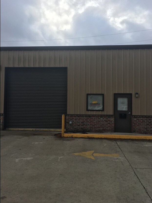 1427 Tiger Dr, Thibodaux, LA 70301