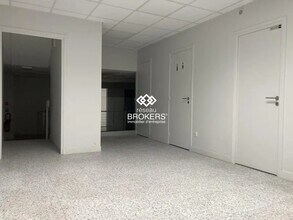 Retail in Boulogne-Billancourt for lease Interior Photo- Image 1 of 1
