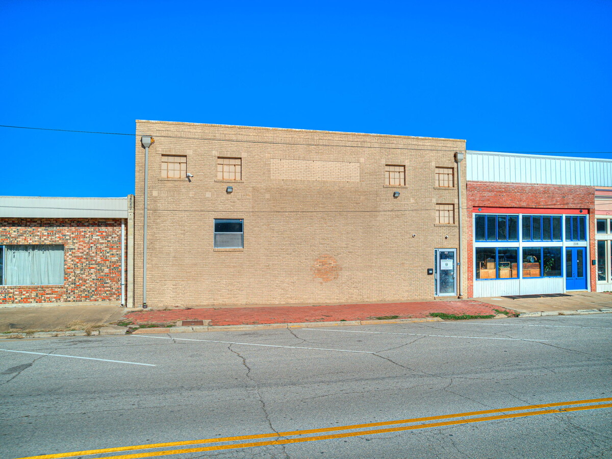 212 W Main St, Shawnee, OK 74801 - Retail for Sale | LoopNet