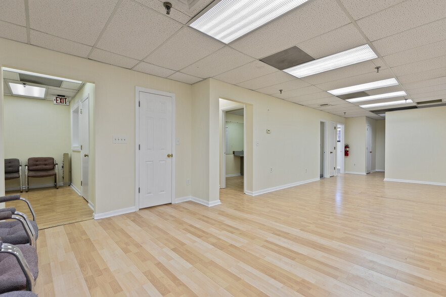 9 Post Rd, Oakland, NJ for lease - Interior Photo - Image 2 of 100