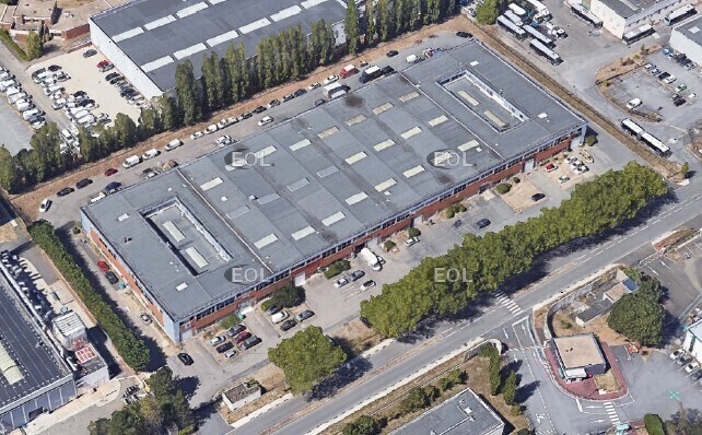 Flex in Trappes for lease - Building Photo - Image 1 of 14