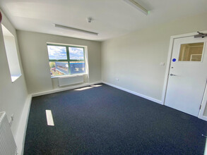 58-60 Wilbury Way, Hitchin for lease Interior Photo- Image 2 of 5