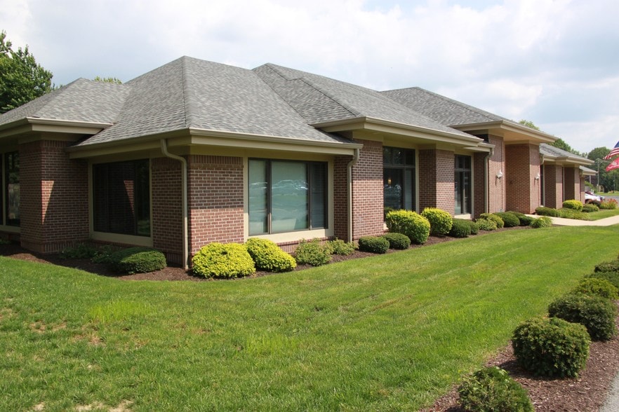 10321 N Pennsylvania St, Indianapolis, IN for lease - Building Photo - Image 2 of 12