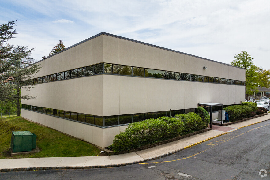 81 Northfield Ave, West Orange, NJ for lease - Building Photo - Image 2 of 7