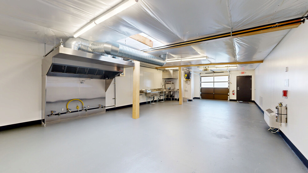 3137 NE 82nd Ave, Portland, OR for sale - Matterport 3D Scan - Image 2 of 32