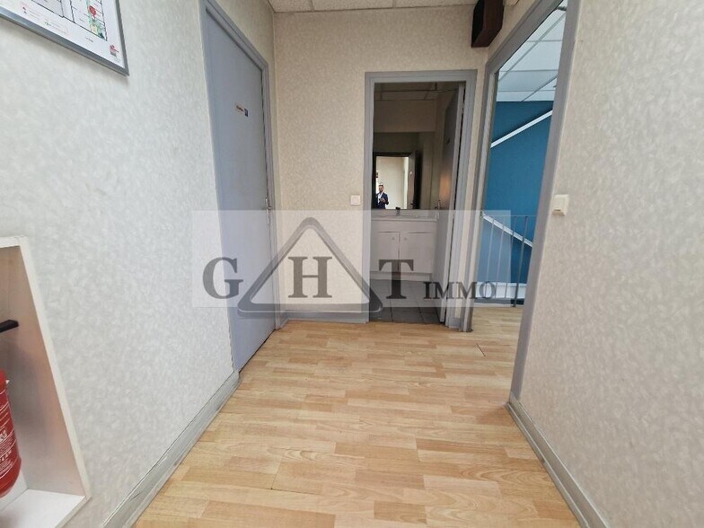 Office in Bobigny for lease - Interior Photo - Image 3 of 5